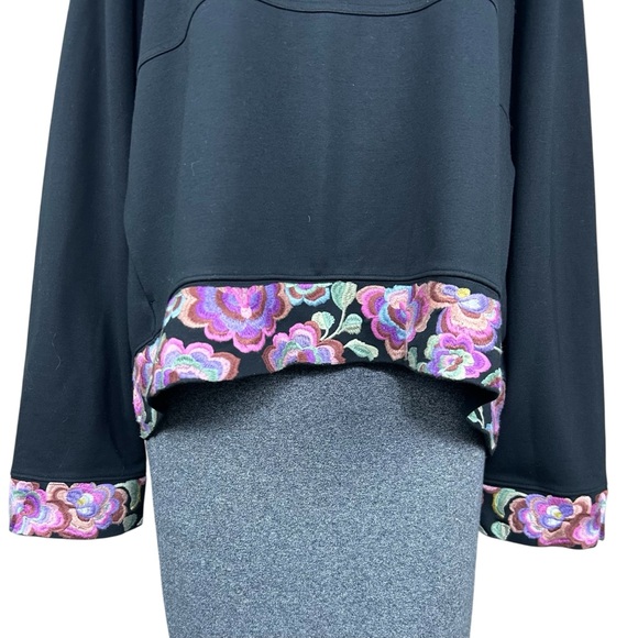 Johnny Was Bee Active Long Sleeve Crew Embroidered Pullover Top Size XXL 2X Boho - Picture 6 of 16